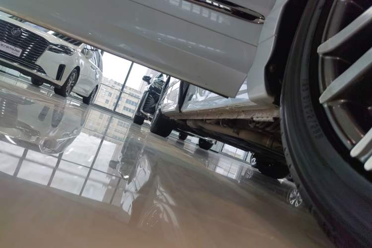 Used Honda Elysion 2024 2.0L eHEV Luxury Edition Right Side Sill