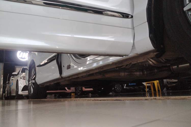 Used Honda Elysion 2024 2.0L eHEV Ultimate Edition Right Side Sill