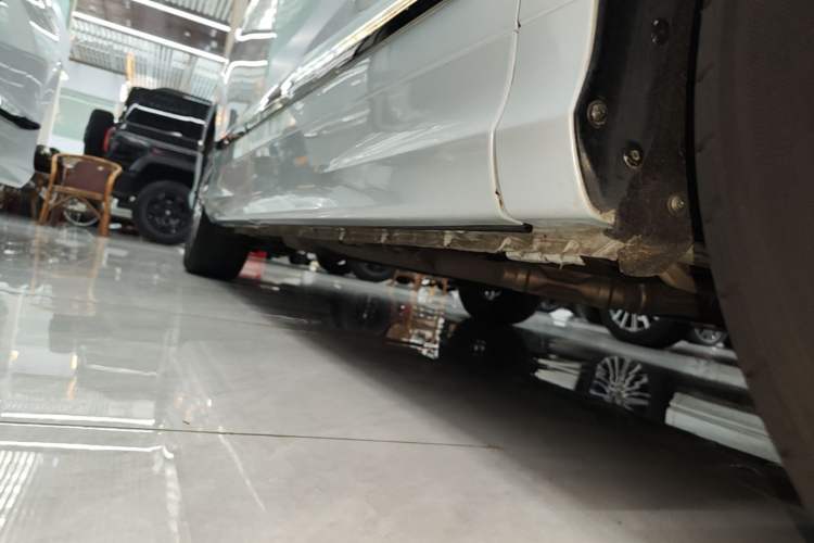 Used Honda Elysion 2024 2.0L eHEV Luxury Edition Right Side Sill