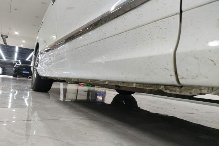 Used Honda Elysion 2024 2.0L eHEV Luxury Edition Right Side Sill