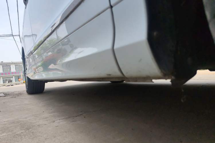Used Honda Elysion 2024 2.0L eHEV Luxury Edition Right Side Sill