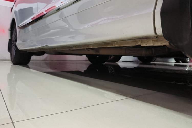 Used Honda Elysion 2024 2.0L eHEV Luxury Edition Right Side Sill