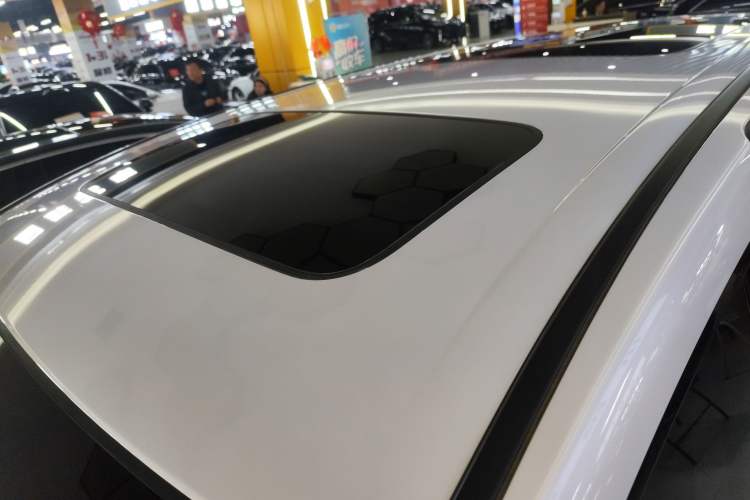 Used Honda Elysion 2024 2.0L eHEV Luxury Edition Roof