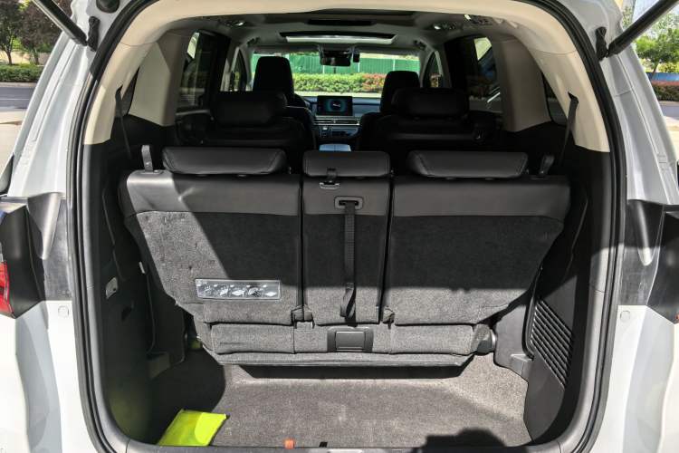 Used Honda Elysion 2024 2.0L eHEV Luxury Edition Trunk