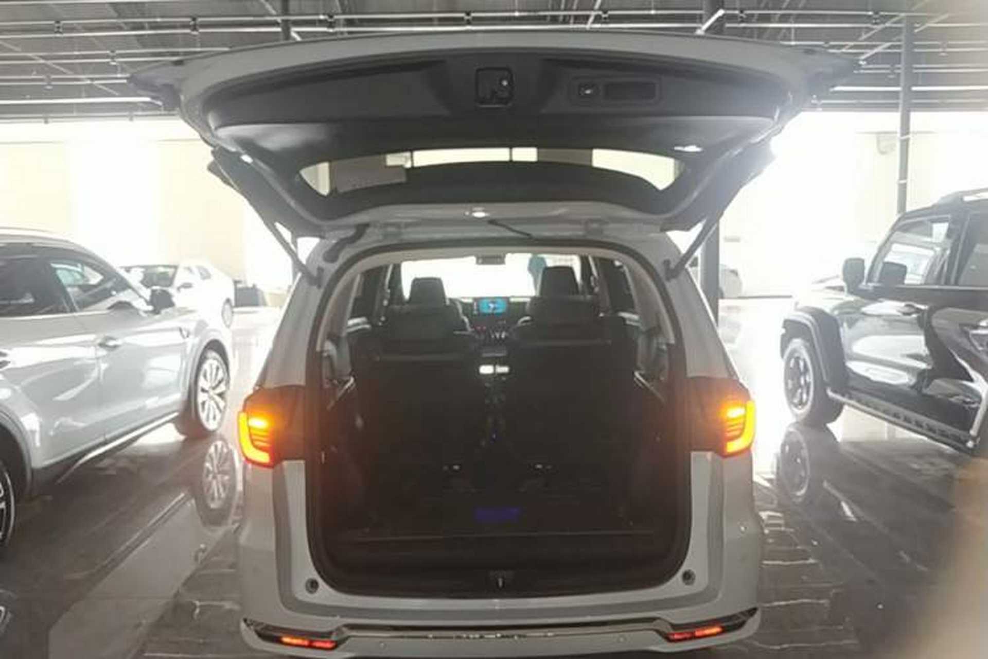 Used Honda Elysion 2024 2.0L eHEV Luxury Edition Trunk