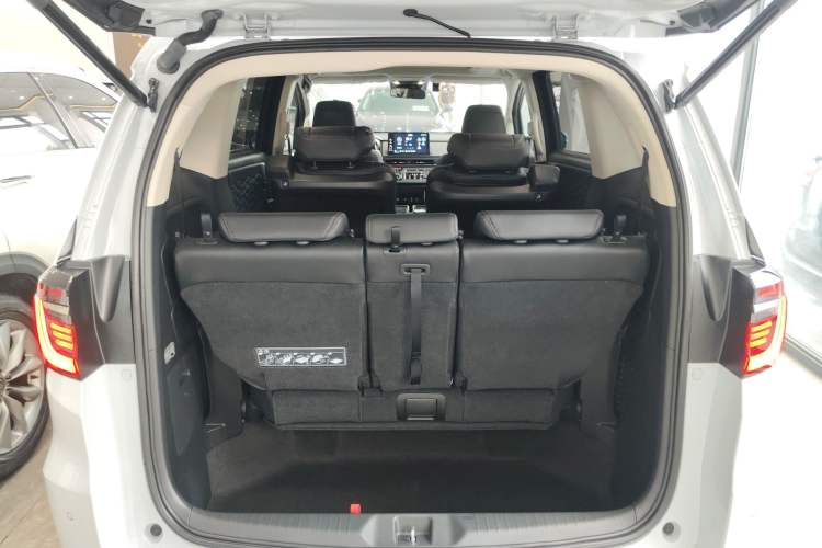 Used Honda Elysion 2024 2.0L eHEV Luxury Edition Trunk