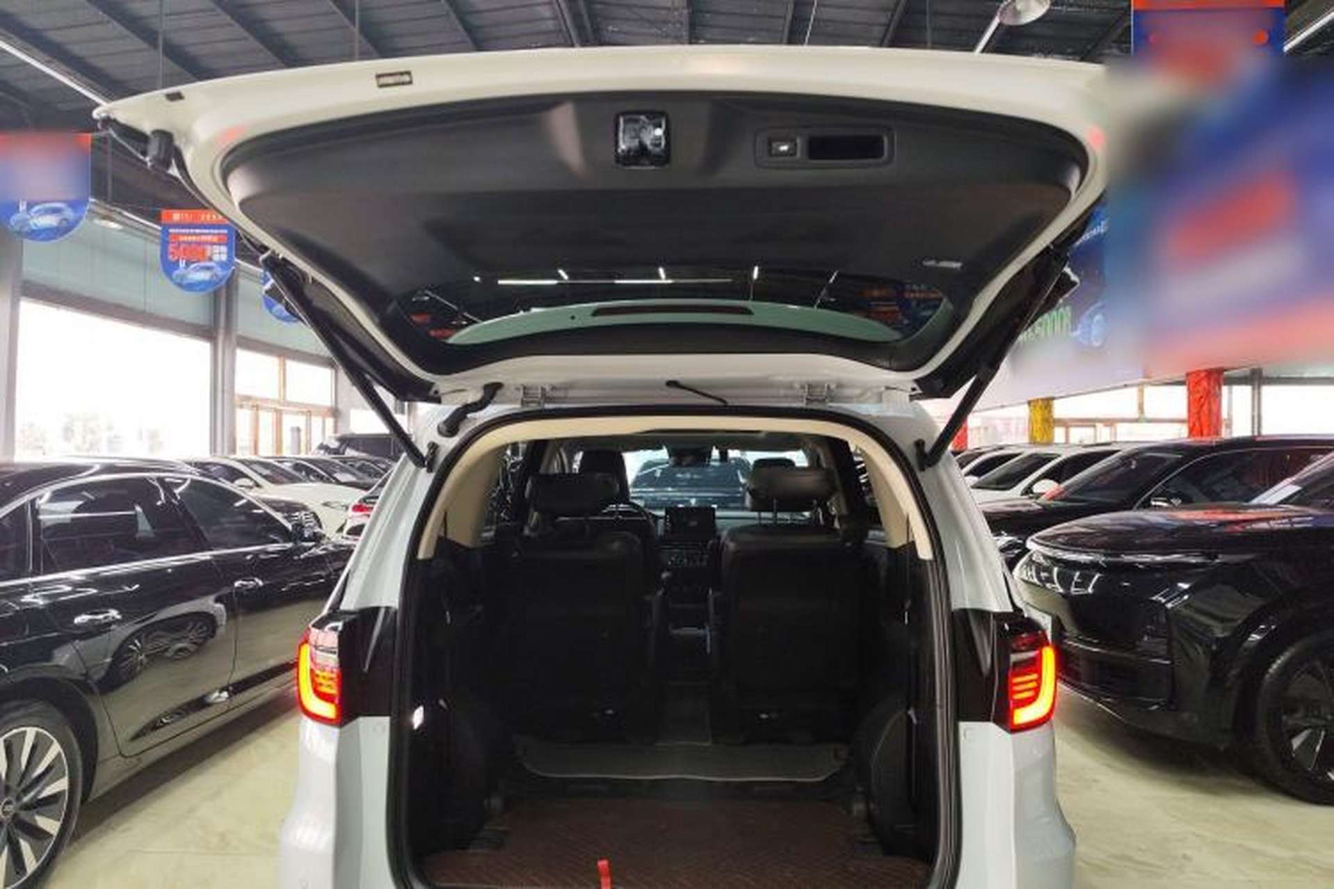 Used Honda Elysion 2024 2.0L eHEV Luxury Edition Trunk