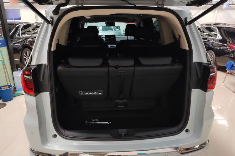 Used Honda Elysion 2024 2.0L eHEV Luxury Edition Trunk