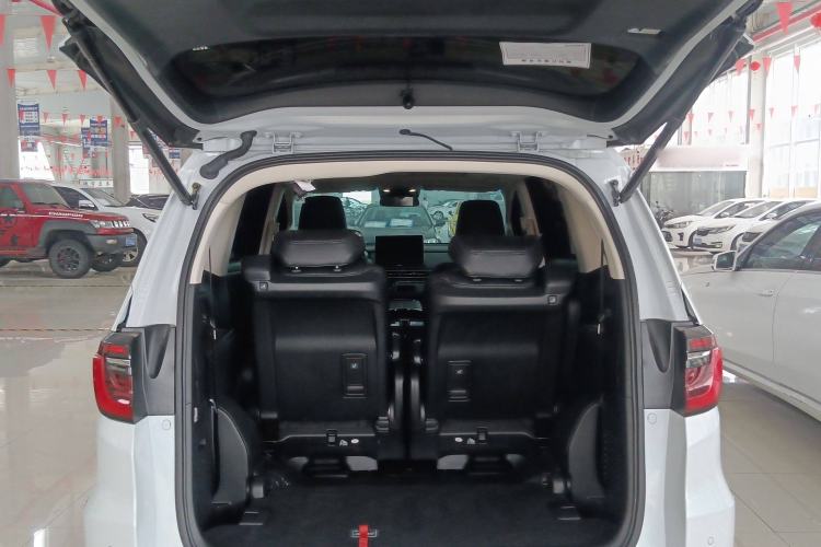 Used Honda Elysion 2024 2.0L eHEV Luxury Edition Trunk