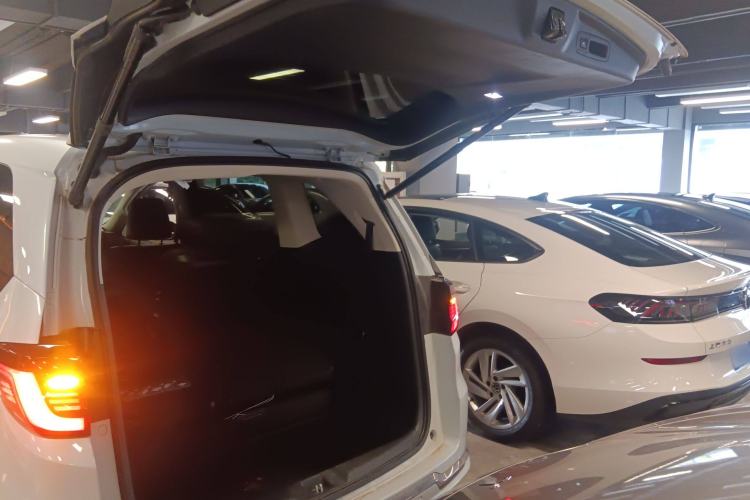 Used Honda Elysion 2024 2.0L eHEV Luxury Edition Trunk