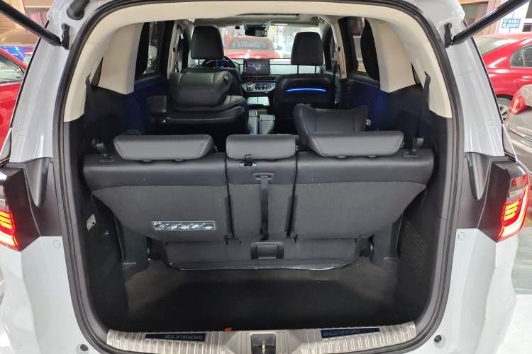 Used Honda Elysion 2024 2.0L eHEV Luxury Edition Trunk