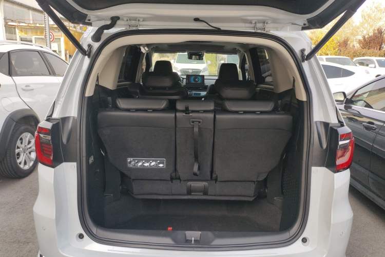 Used Honda Elysion 2024 2.0L eHEV Luxury Edition Trunk