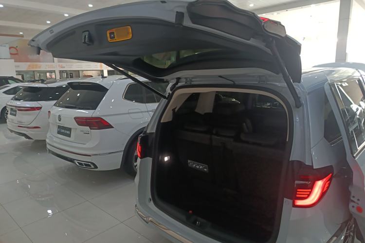 Used Honda Elysion 2024 2.0L eHEV Luxury Edition Trunk