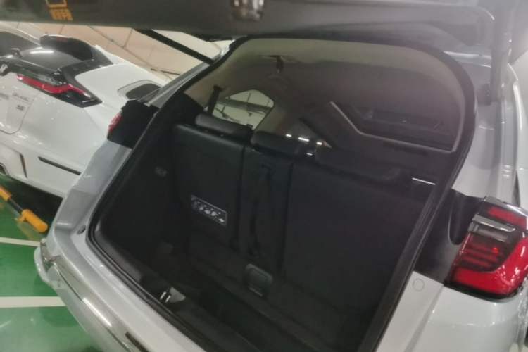Used Honda Elysion 2024 2.0L eHEV Luxury Edition Trunk