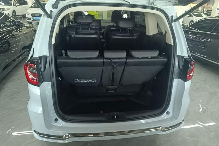 Used Honda Elysion 2024 2.0L eHEV Luxury Edition Trunk