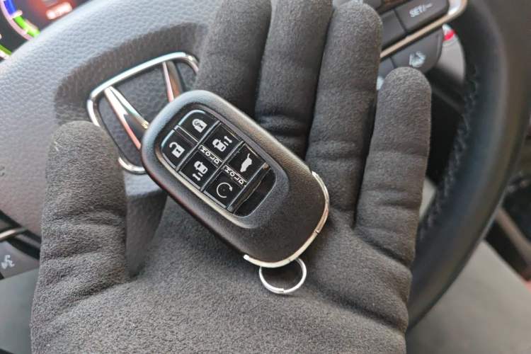 Used Honda Elysion 2024 2.0L eHEV Luxury Edition Vehicle Key