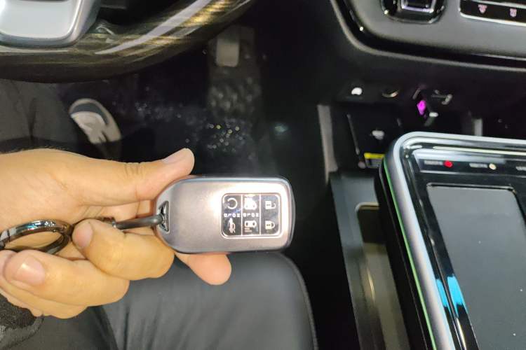 Used Honda Elysion 2024 2.0L eHEV Luxury Edition Vehicle Key