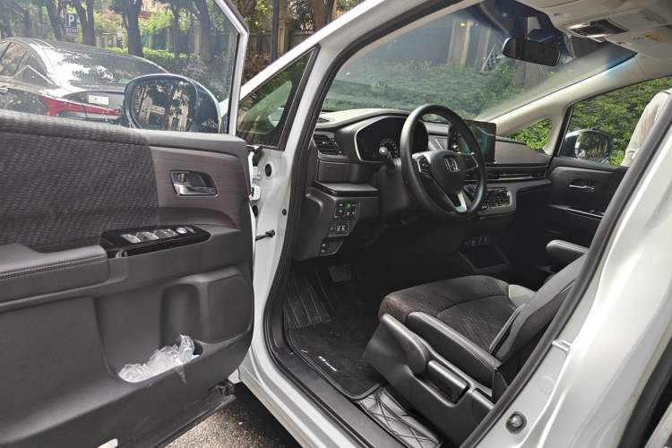 Used Honda Elysion 2026 Model 2.0L e:HEV Classic Edition Driver Seat