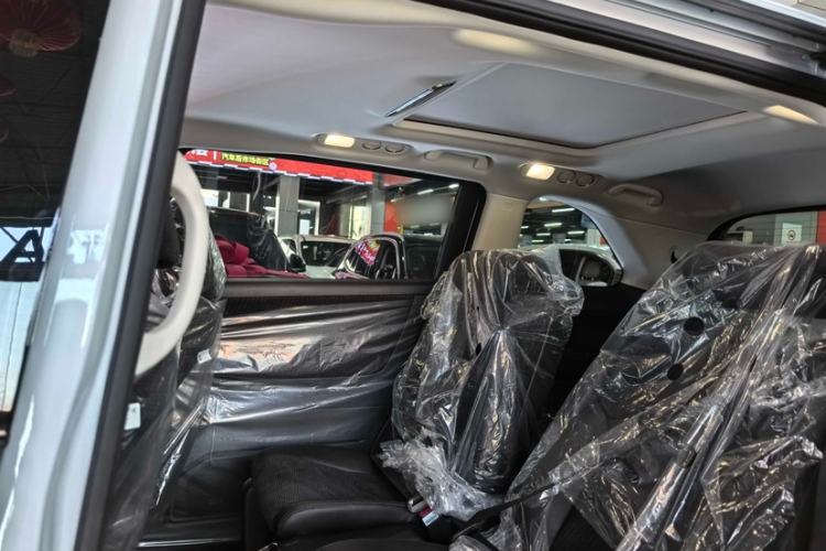 Used Honda Elysion 2026 Model 2.0L e:HEV Classic Edition Interior 4