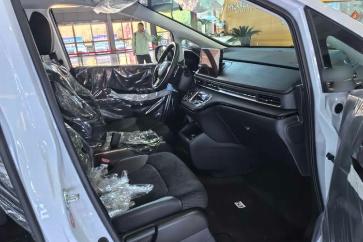 Used Honda Elysion 2026 Model 2.0L e:HEV Classic Edition Interior 7