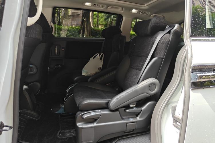 Used Honda Elysion 2026 Model 2.0L e:HEV Classic Edition Left Rear Seat