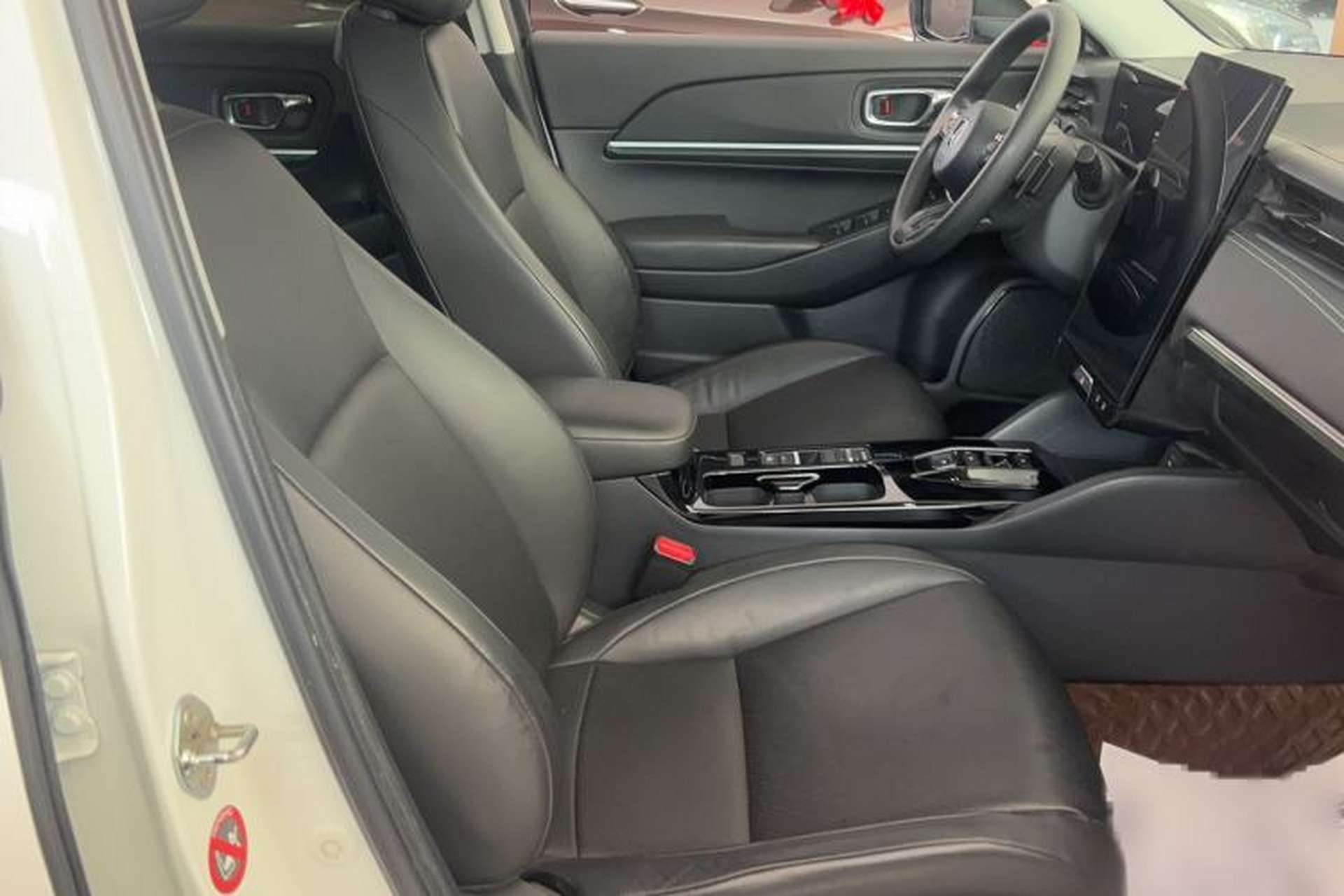 Used Honda e:NP1 2023 420 km Vision Edition Right Front Seat