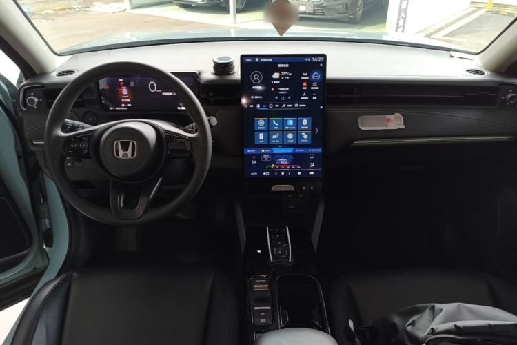 Used Honda e:NP1 2023 420 km Vision Edition Center Console