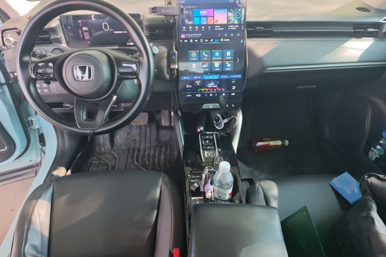 Used Honda e:NP1 2023 420 km Vision Edition Center Console