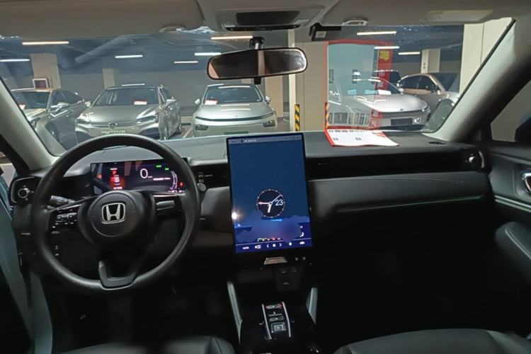 Used Honda e:NP1 2023 420 km Vision Edition Center Console