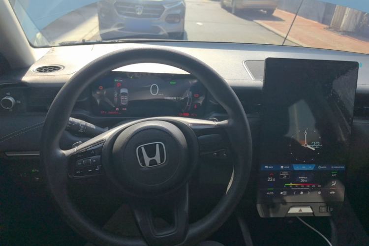 Used Honda e:NP1 2023 420 km Vision Edition Center Console