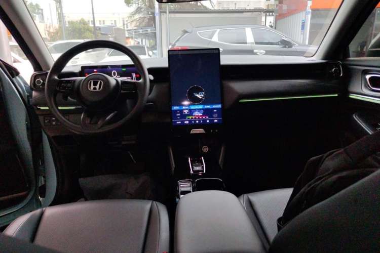 Used Honda e:NP1 2023 420 km Vision Edition Center Console