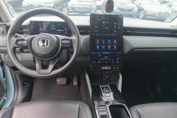 Used Honda e:NP1 2023 420 km Vision Edition Center Console