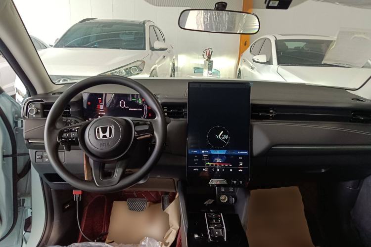 Used Honda e:NP1 2023 420 km Vision Edition Center Console
