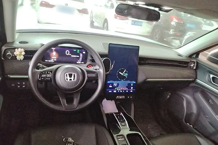 Used Honda e:NP1 2023 420 km Vision Edition Center Console