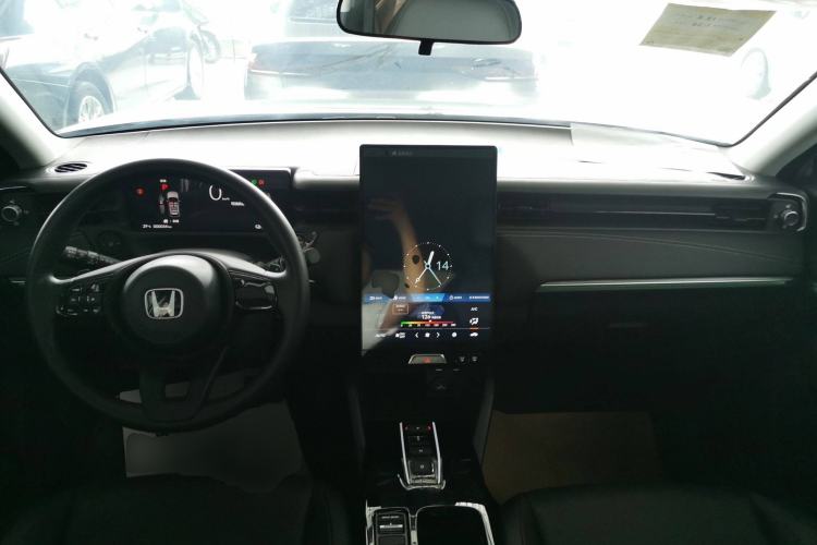 Used Honda e:NP1 2023 420 km Vision Edition Center Console