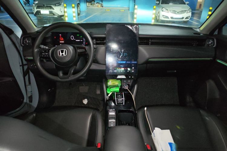 Used Honda e:NP1 2023 420 km Vision Edition Center Console