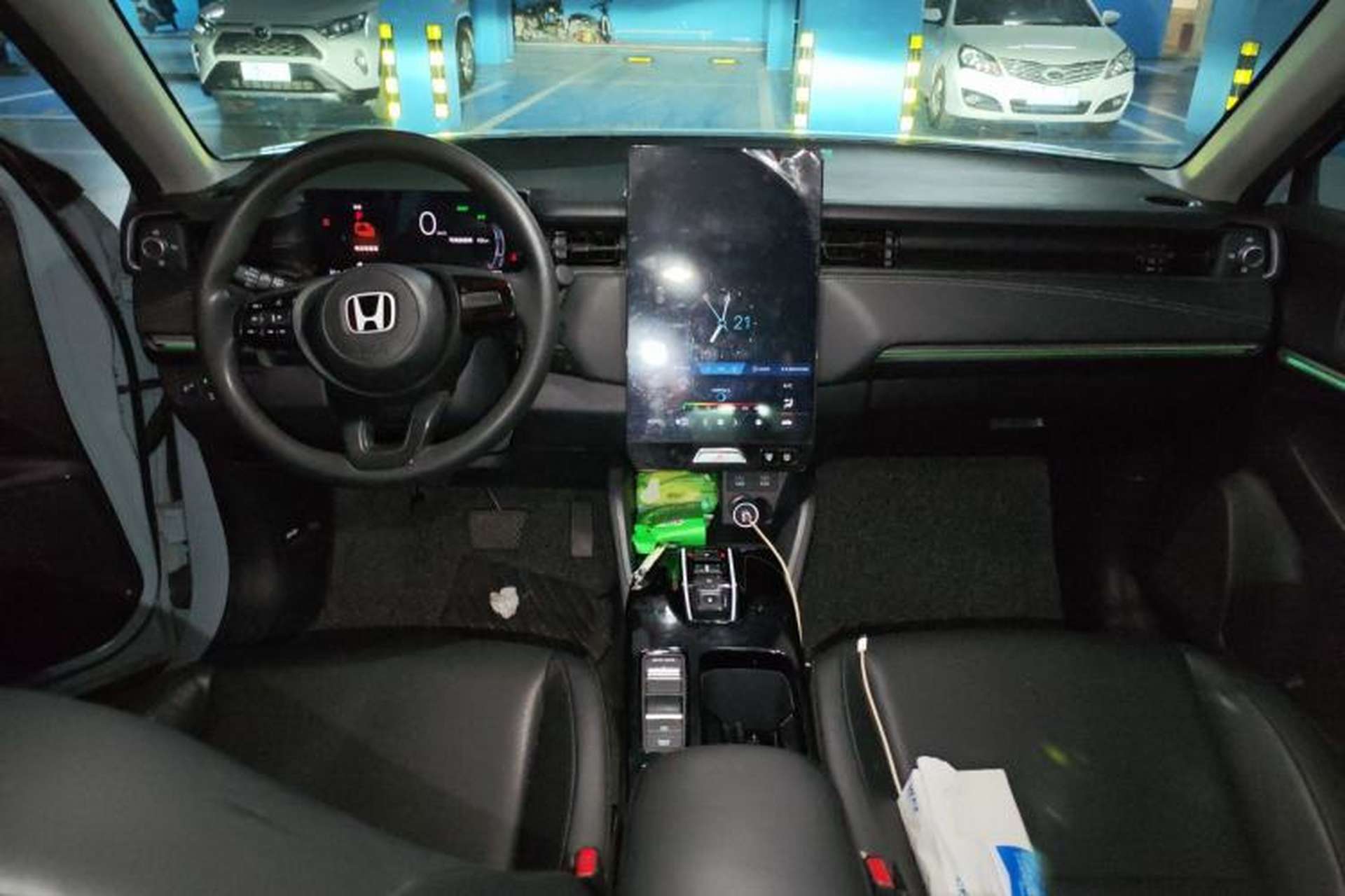 Used Honda e:NP1 2023 420 km Vision Edition Center Console