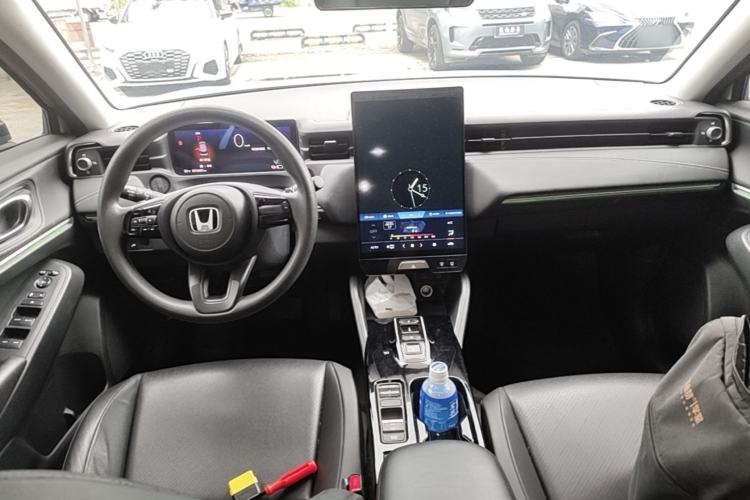Used Honda e:NP1 2023 420 km Vision Edition Center Console
