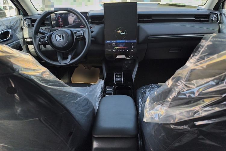 Used Honda e:NP1 2023 420 km Vision Edition Center Console