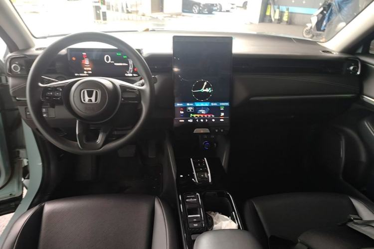 Used Honda e:NP1 2023 420 km Vision Edition Center Console
