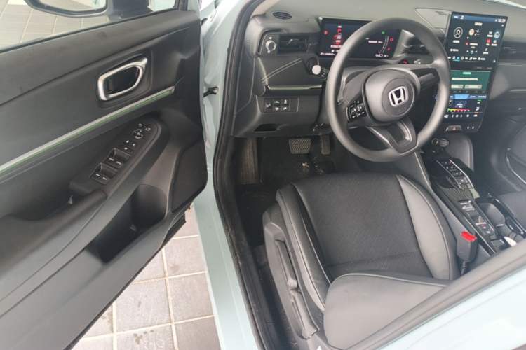 Used Honda e:NP1 2023 420 km Vision Edition Driver Seat