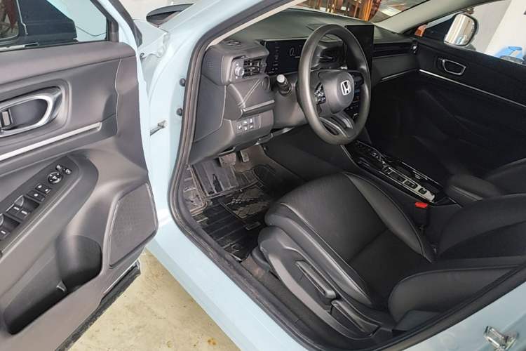 Used Honda e:NP1 2023 420 km Vision Edition Driver Seat
