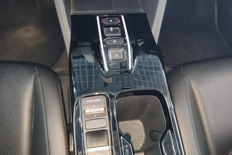 Used Honda e:NP1 2023 420 km Vision Edition Gear Lever