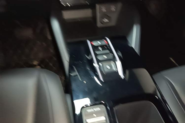 Used Honda e:NP1 2023 420 km Vision Edition Gear Lever