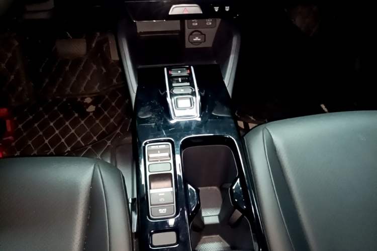 Used Honda e:NP1 2023 420 km Vision Edition Gear Lever