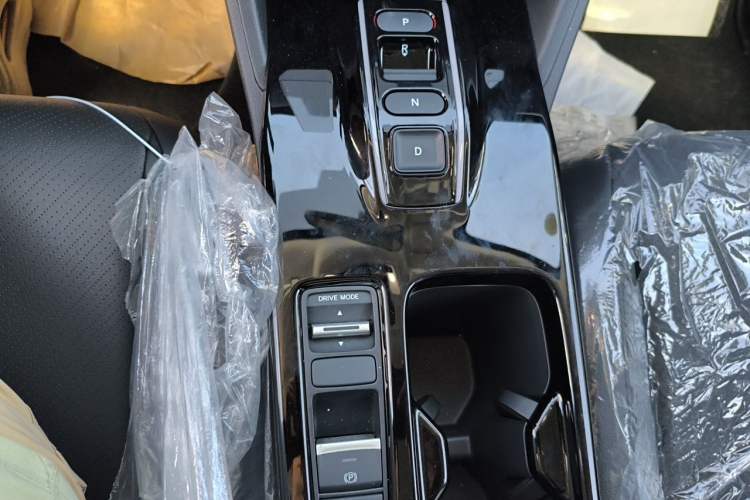 Used Honda e:NP1 2023 420 km Vision Edition Gear Lever