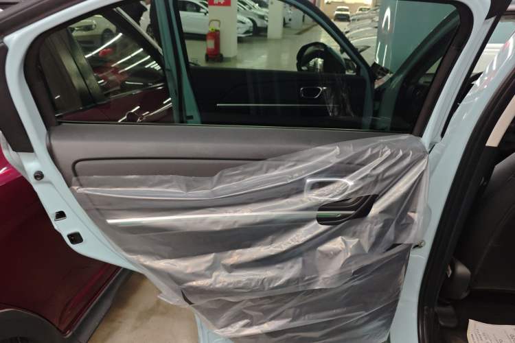 Used Honda e:NP1 2023 420 km Vision Edition Left Rear Door Interior