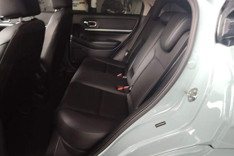 Used Honda e:NP1 2023 420 km Vision Edition Left Rear Seat
