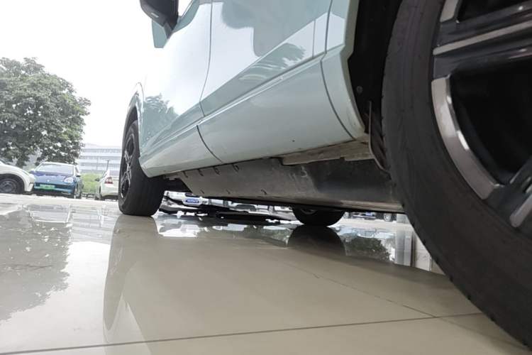 Used Honda e:NP1 2023 420 km Vision Edition Left Side Sill