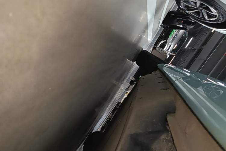Used Honda e:NP1 2023 420 km Vision Edition Left Side Sill